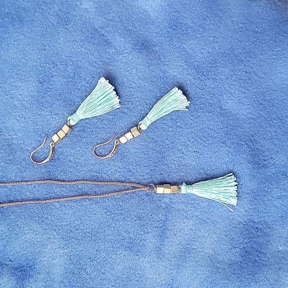 Plunder Tassel Turquoise Colored Earring and Necklace Set - Picture 6 of 7